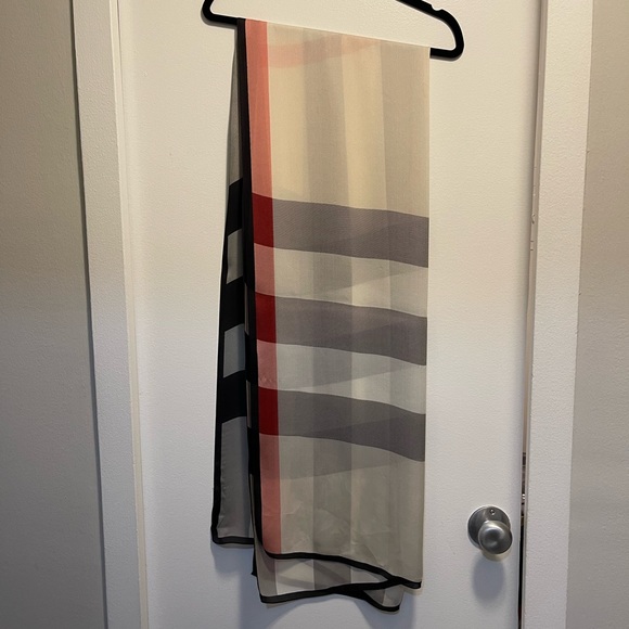🔥 Burberry Lightweight 100% authentic, Silk Scarf ❤️ - Picture 2 of 5